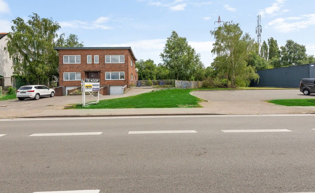 Kantoren & magazijn te koop in Aartselaar